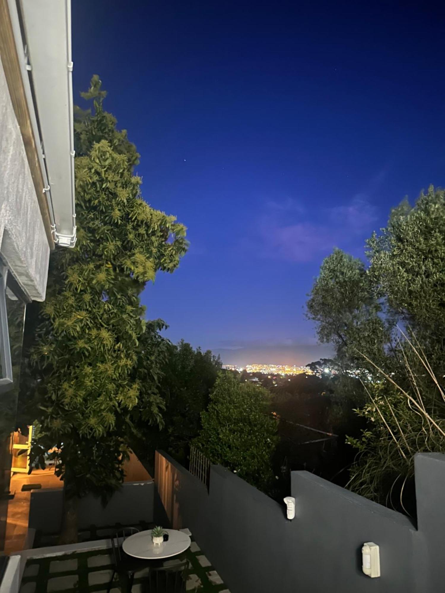 Somerset-west Prime Spot- Solar Powered! Apartment
