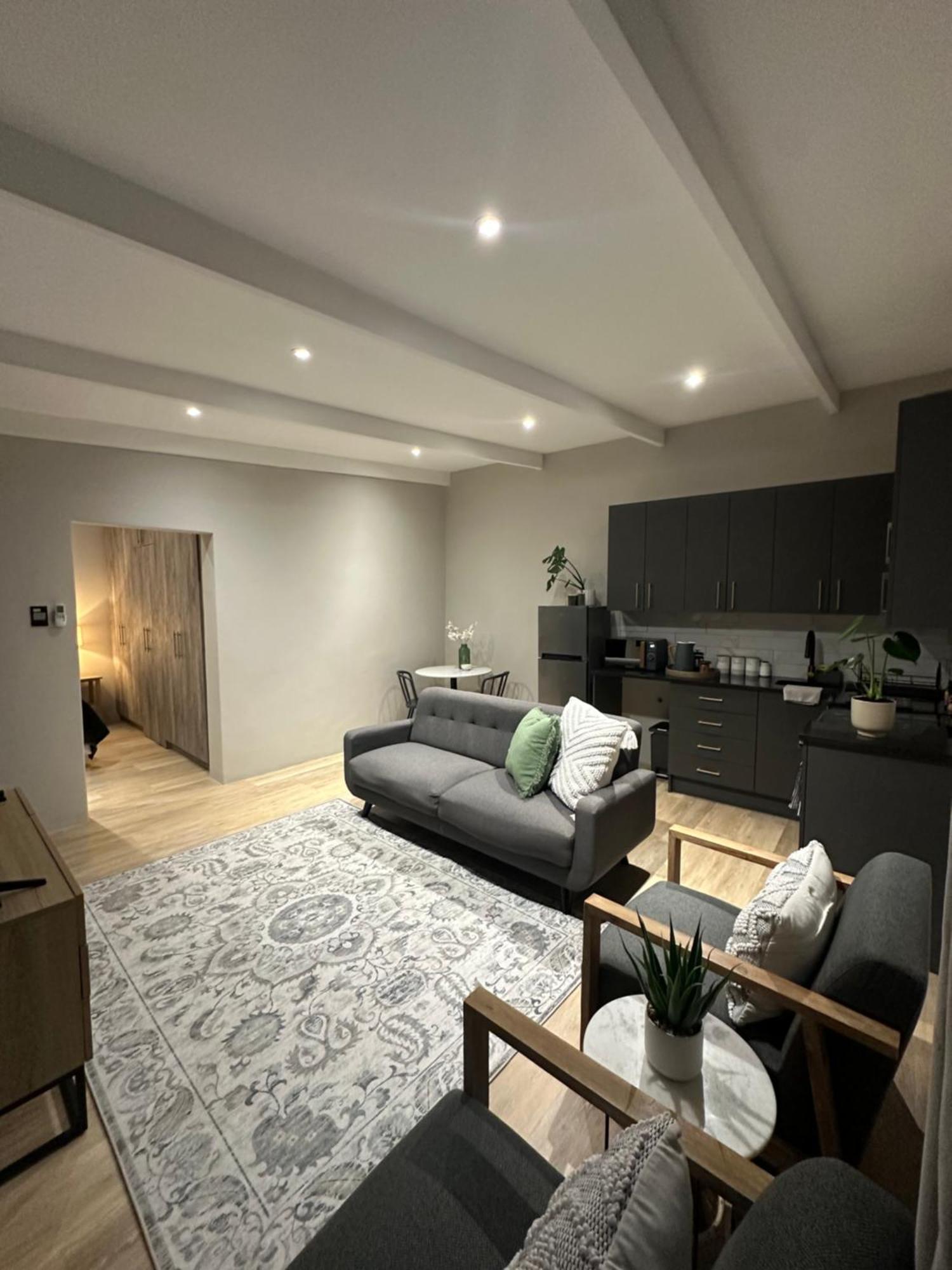Apartment Somerset-west Prime Spot- Solar Powered! *